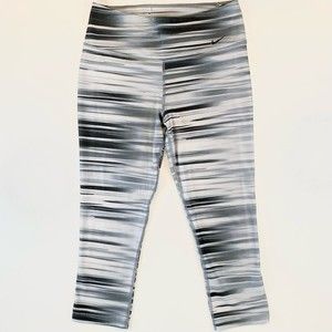 Nike Dri Fit Leggings 2.0 Swift Crop Capri Small Black White Gray Quick Dry